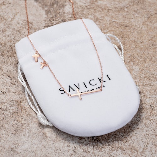 Naszyjnik krzyżyk Savicki: srebrny pozłacany